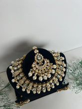 Load image into Gallery viewer, Sukhi Kundan Set
