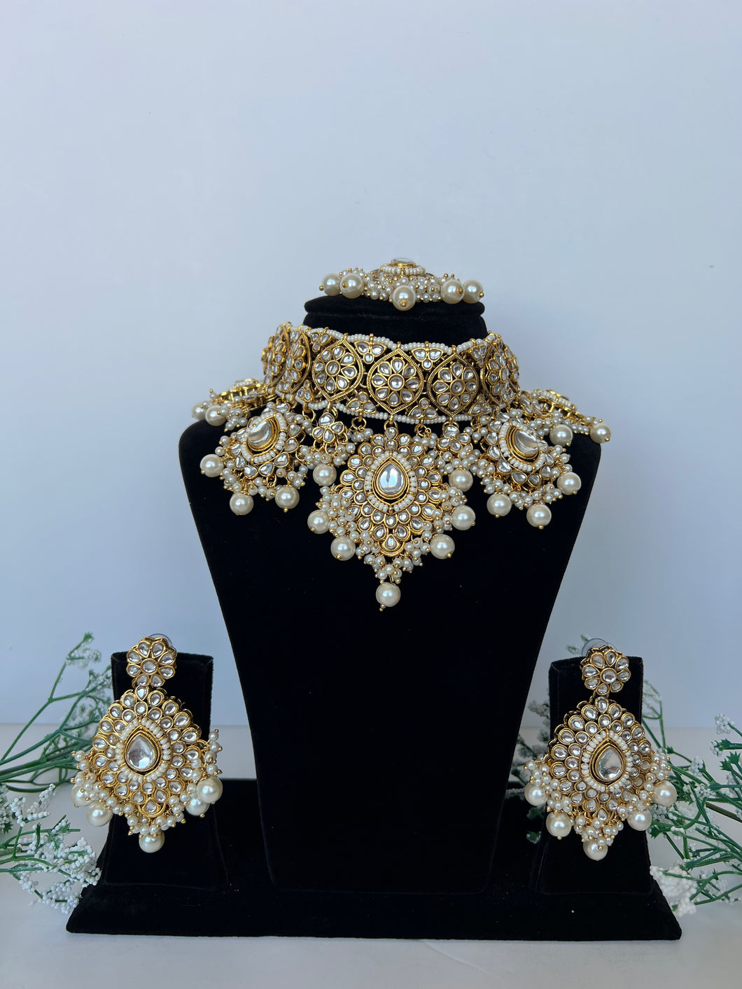 Kundan choker