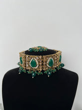 Load image into Gallery viewer, Emerald Green Choker
