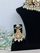 Load image into Gallery viewer, Suman Kundan Set
