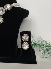 Load image into Gallery viewer, Uncut Kundan Lockey Set
