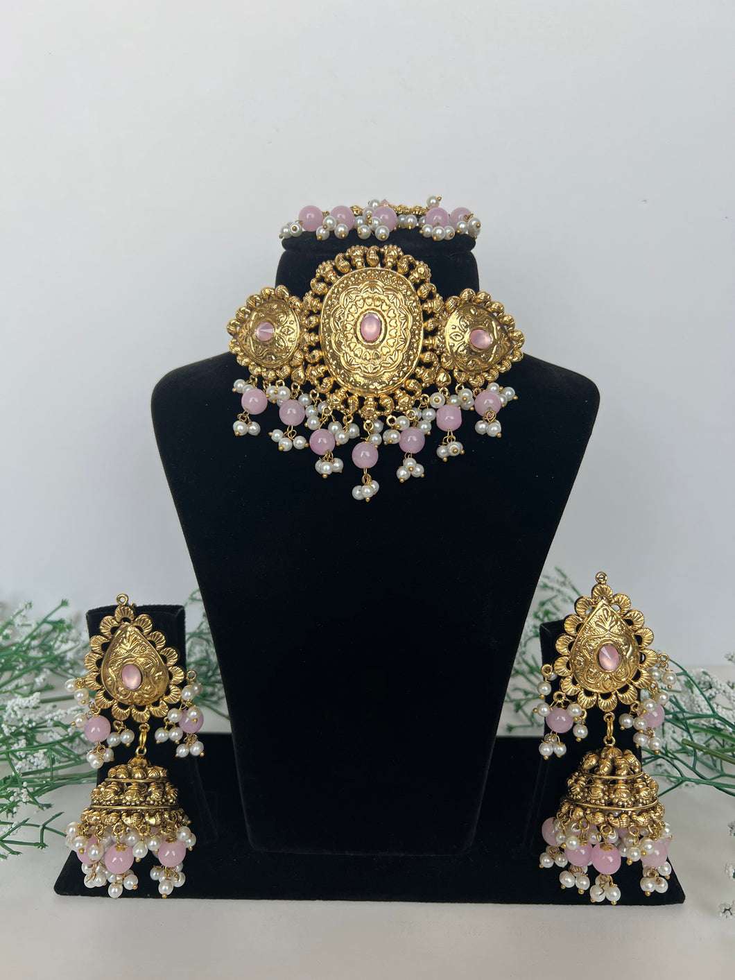 Harman Patra Choker Pink
