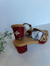 Load image into Gallery viewer, Maroon Heel Jutti

