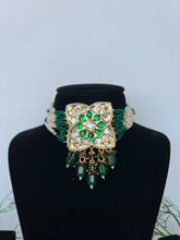 Load image into Gallery viewer, Floral Tiyani Kundan Set (3 colours)
