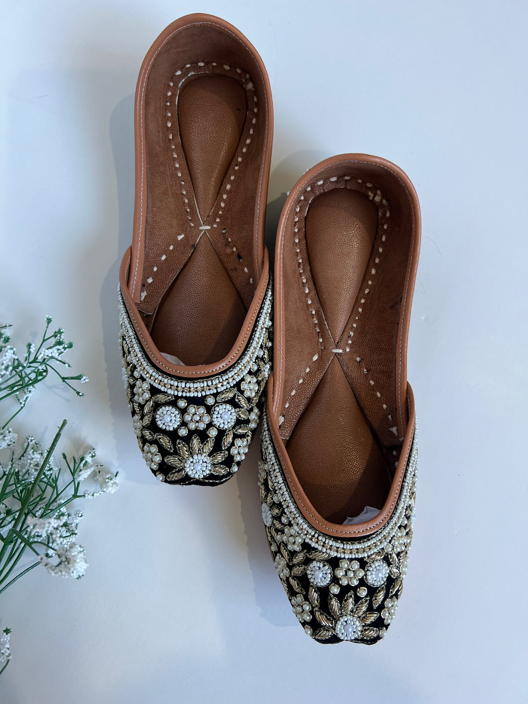 Black Pearl Jutti