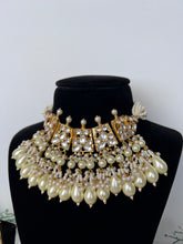 Load image into Gallery viewer, Honey Kundan Set

