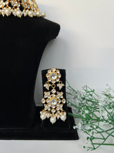 Load image into Gallery viewer, Bliss Kundan Choker
