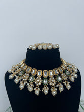 Load image into Gallery viewer, Sukhi Kundan Set
