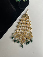 Load image into Gallery viewer, Emerald Green Thappa Kundan Set
