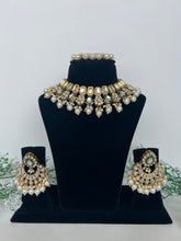 Load image into Gallery viewer, Sukhi Kundan Set
