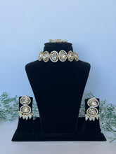 Load image into Gallery viewer, Reema Uncut Kundan Choker
