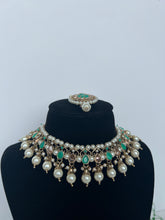 Load image into Gallery viewer, Green necklace set
