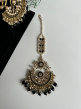 Load image into Gallery viewer, Black Necklace Set
