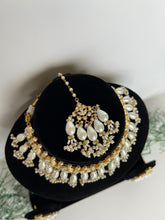 Load image into Gallery viewer, Pawan Kundan Set
