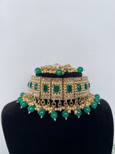 Load image into Gallery viewer, Dark Green Choker
