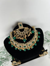 Load image into Gallery viewer, Dark Green Choker
