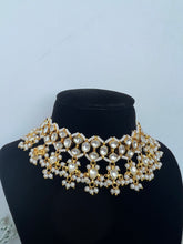 Load image into Gallery viewer, Mia Kundan Set Gold
