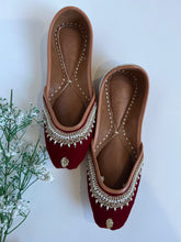 Load image into Gallery viewer, Maroon Jutti
