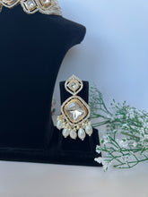 Load image into Gallery viewer, Valarie Uncut Kundan
