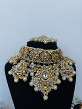 Load image into Gallery viewer, Kundan choker
