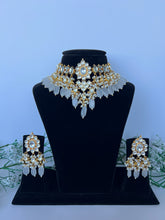 Load image into Gallery viewer, Nav Kundan Set Clear
