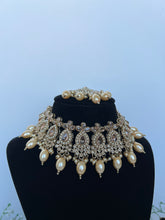 Load image into Gallery viewer, Reemz Gold Necklace Set
