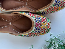 Load image into Gallery viewer, Multi Thread Jutti
