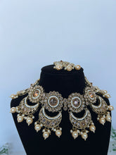 Load image into Gallery viewer, Golden Lockets Set
