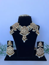 Load image into Gallery viewer, Chandni jardau set gold
