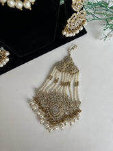 Load image into Gallery viewer, Fizza Choker Set Gold
