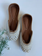Load image into Gallery viewer, Pearl and Gold Jutti
