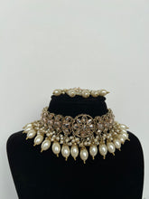 Load image into Gallery viewer, Golden Choker Set
