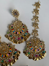 Load image into Gallery viewer, Multi Kundan Earrings &amp; Tikka
