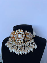 Load image into Gallery viewer, Jaan Pachi Kundan Set
