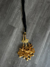 Load image into Gallery viewer, Simple golden Parandi
