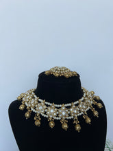 Load image into Gallery viewer, Gold Kundan Set
