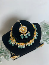 Load image into Gallery viewer, Fazanna Kundan Set
