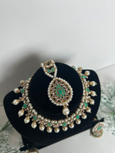 Load image into Gallery viewer, Green necklace set
