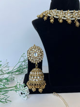 Load image into Gallery viewer, Gold Kundan Set

