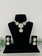 Load image into Gallery viewer, Uncut Kundan Lockey Set
