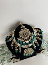 Load image into Gallery viewer, Fizza Choker Set
