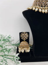 Load image into Gallery viewer, Golden Choker Set
