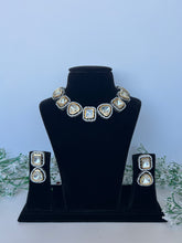 Load image into Gallery viewer, Uncut Kundan Necklace
