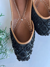 Load image into Gallery viewer, Black Jutti
