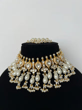 Load image into Gallery viewer, Pawan Kundan Set
