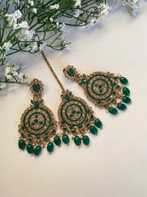 Load image into Gallery viewer, Emerald Earrings Tikka
