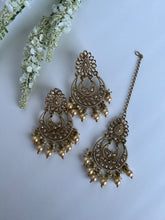 Load image into Gallery viewer, Golden Earring Tikka Set
