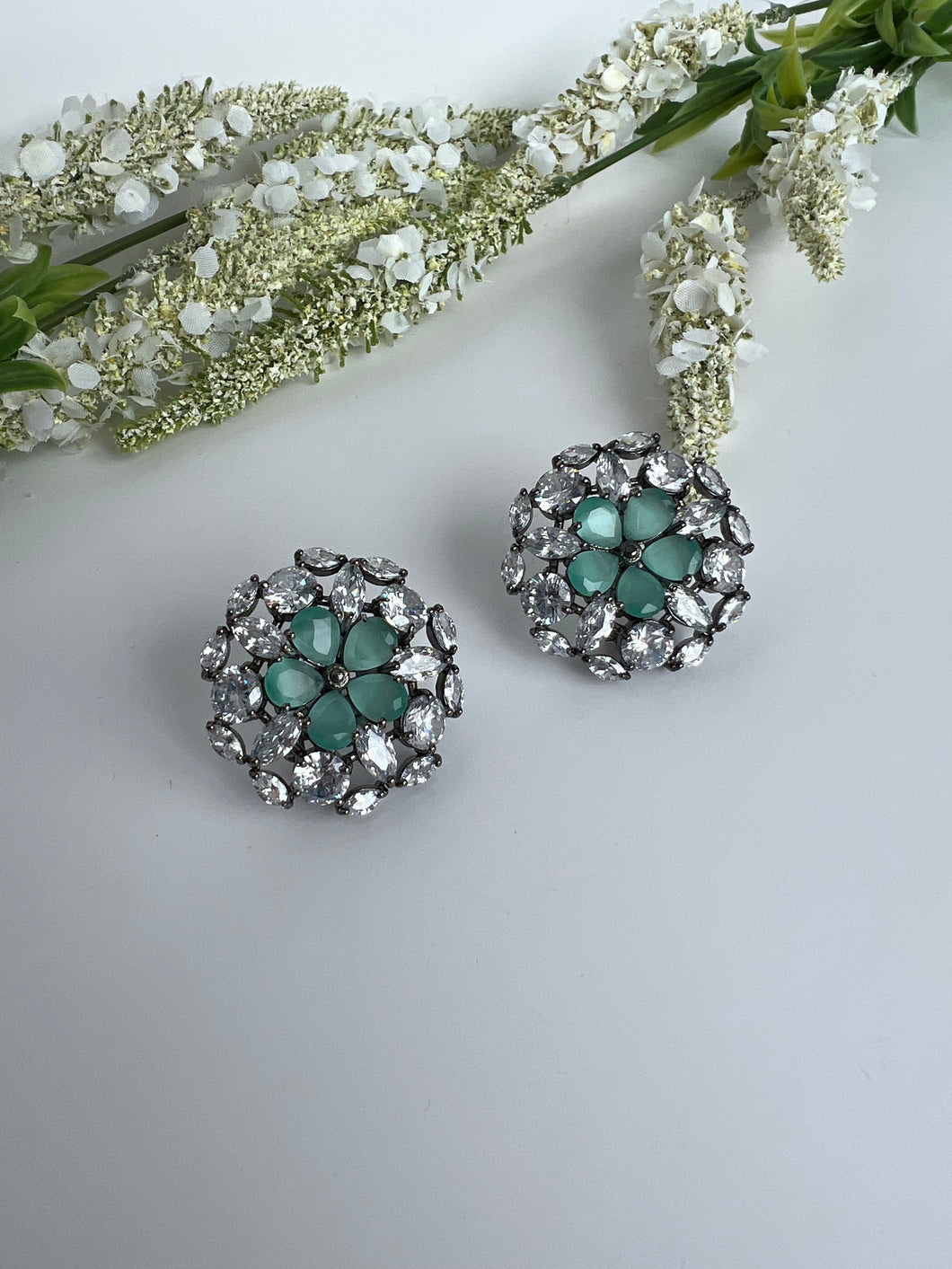 Victorian Studs Ming