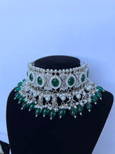 Load image into Gallery viewer, Silver and Green Choker

