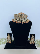 Load image into Gallery viewer, Gurleen Choker Peach
